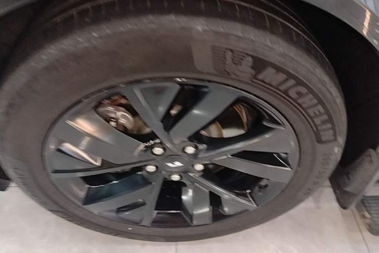 Used Li Auto L8 2023 Pro Model Left Front Wheel Hub