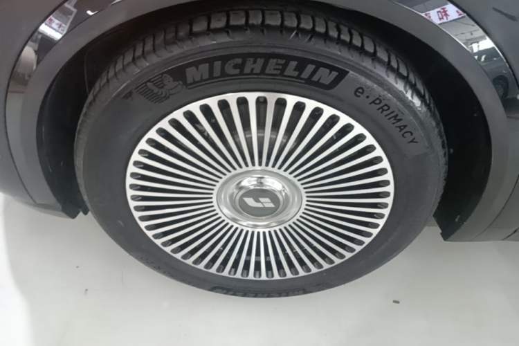 Used Li Auto L8 2023 Pro Model Left Front Wheel Hub