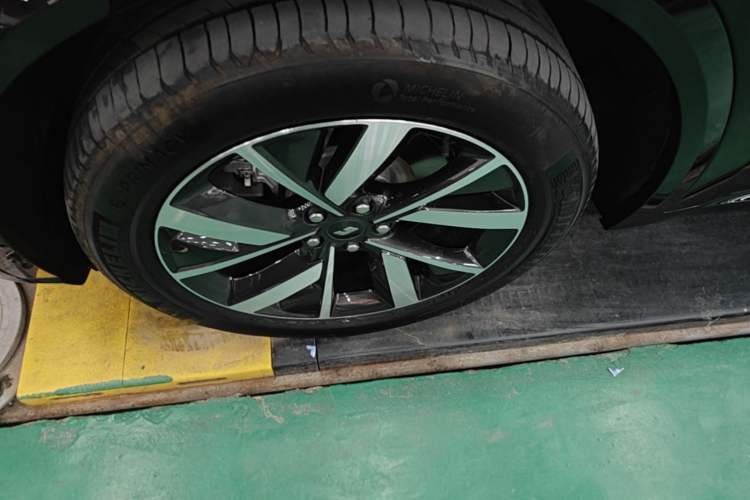 Used Li Auto L8 2023 Air model Left Front Wheel Hub