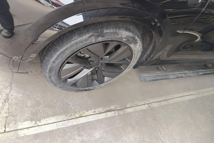 Used Li Auto L8 2023 Max model Left Front Wheel Hub