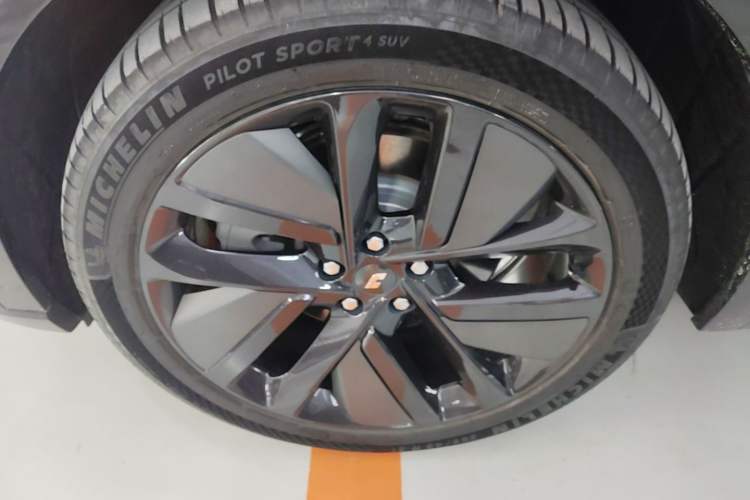 Used Li Auto L8 2023 Pro Model Left Front Wheel Hub