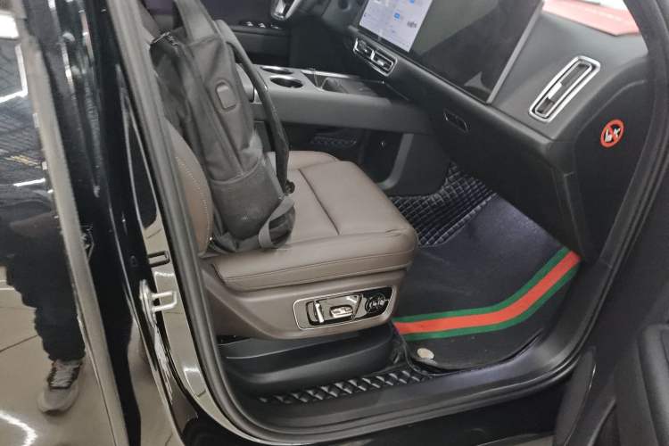 Used Li Auto L8 2023 Pro Model Right Front Seat