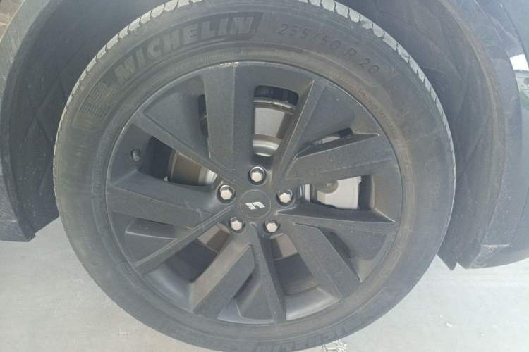 Used Li Auto L8 2023 Pro Model Right Front Wheel Hub