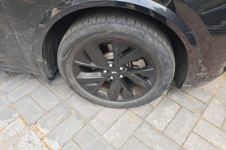 Used Li Auto L8 2023 Pro Model Right Front Wheel Hub
