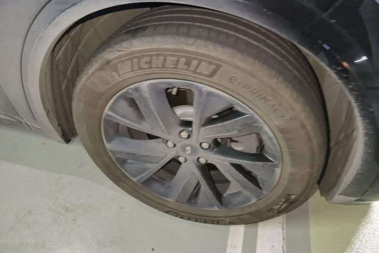 Used Li Auto L8 2023 Pro Model Right Front Wheel Hub