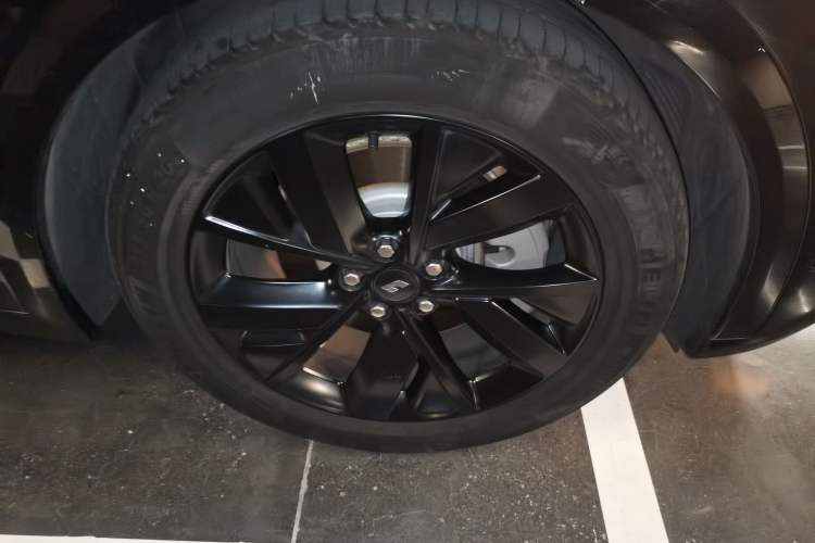 Used Li Auto L8 2023 Pro Model Right Front Wheel Hub