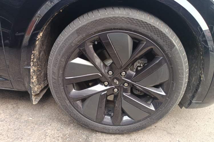 Used Li Auto L8 2023 Pro Model Right Front Wheel Hub