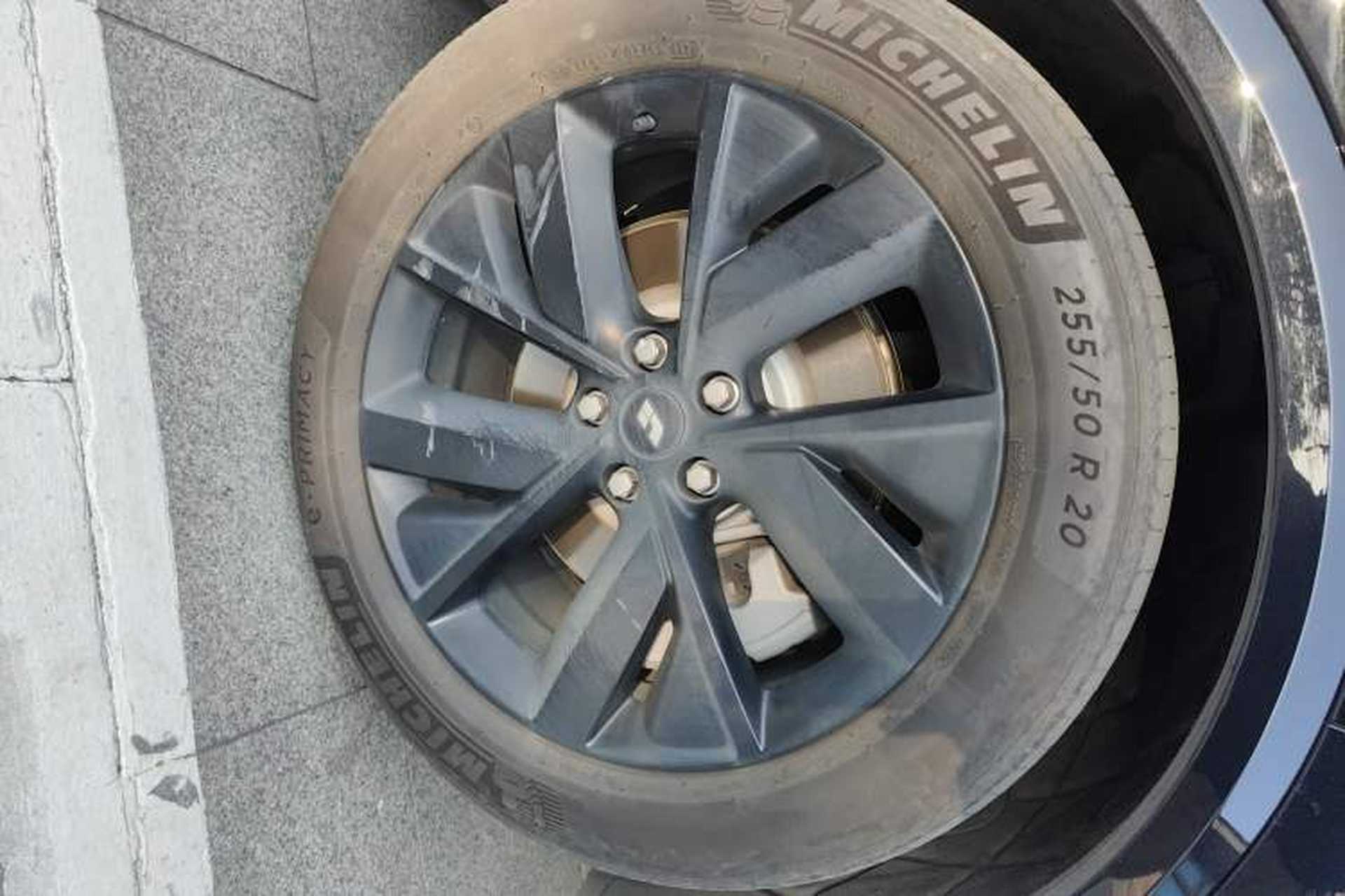 Used Li Auto L8 2023 Pro Model Right Front Wheel Hub