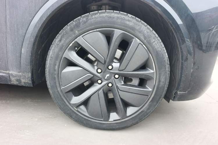 Used Li Auto L8 2023 Pro Model Right Front Wheel Hub