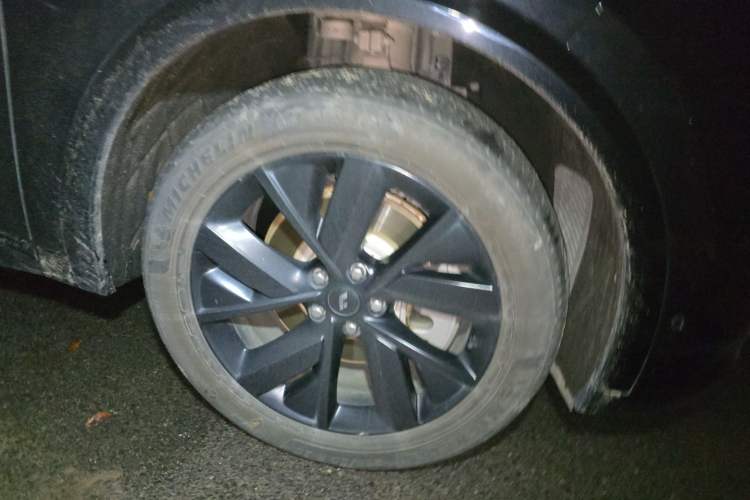 Used Li Auto L8 2023 Pro Model Right Front Wheel Hub