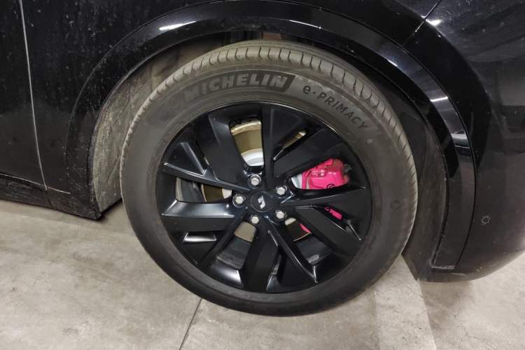 Used Li Auto L8 2023 Pro Model Right Front Wheel Hub