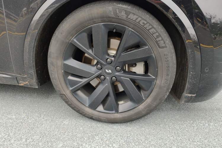 Used Li Auto L8 2023 Pro Model Right Front Wheel Hub