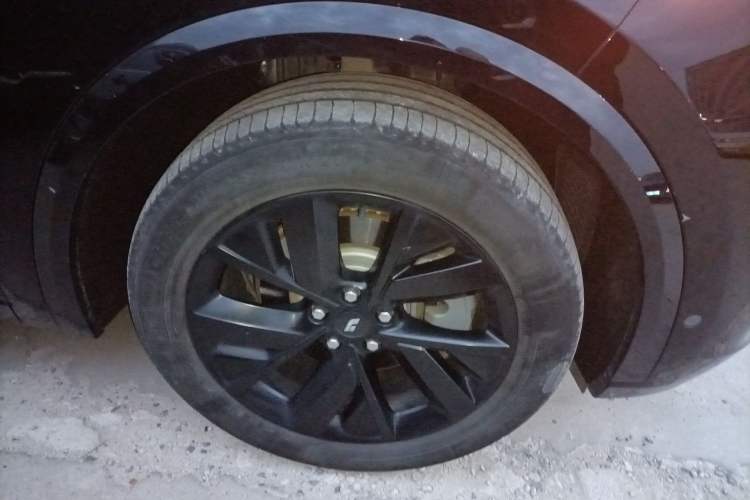 Used Li Auto L8 2023 Air model Right Front Wheel Hub