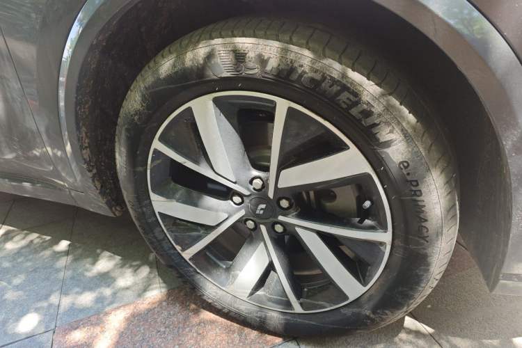 Used Li Auto L8 2023 Pro Model Right Front Wheel Hub