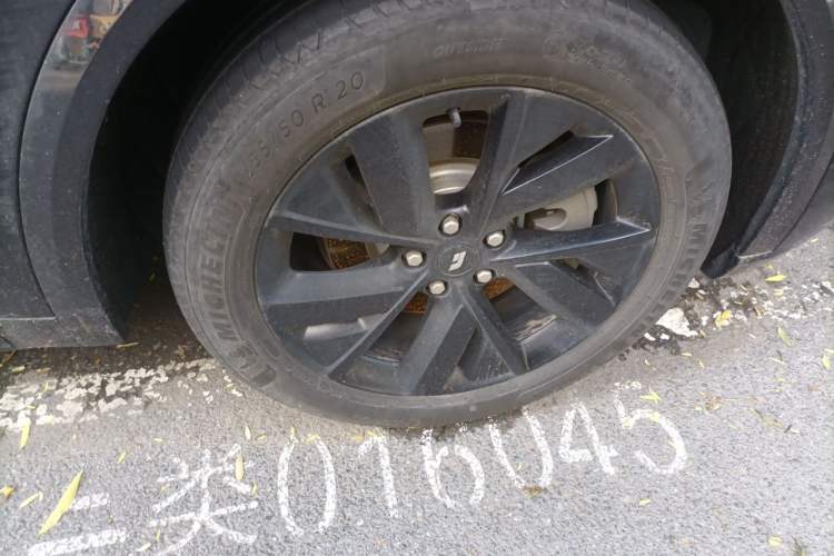 Used Li Auto L8 2023 Pro Model Right Front Wheel Hub
