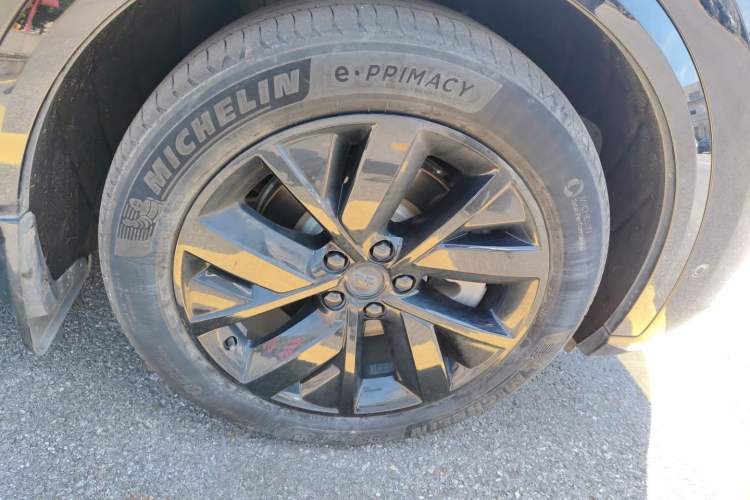 Used Li Auto L8 2023 Pro Model Right Front Wheel Hub
