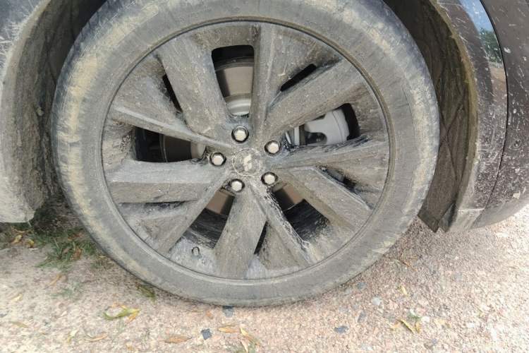 Used Li Auto L8 2023 Pro Model Right Front Wheel Hub