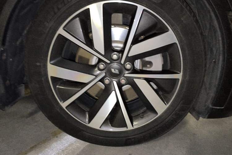 Used Li Auto L8 2023 Pro Model Right Front Wheel Hub