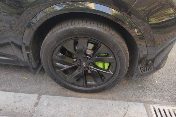 Used Li Auto L8 2023 Air model Right Front Wheel Hub