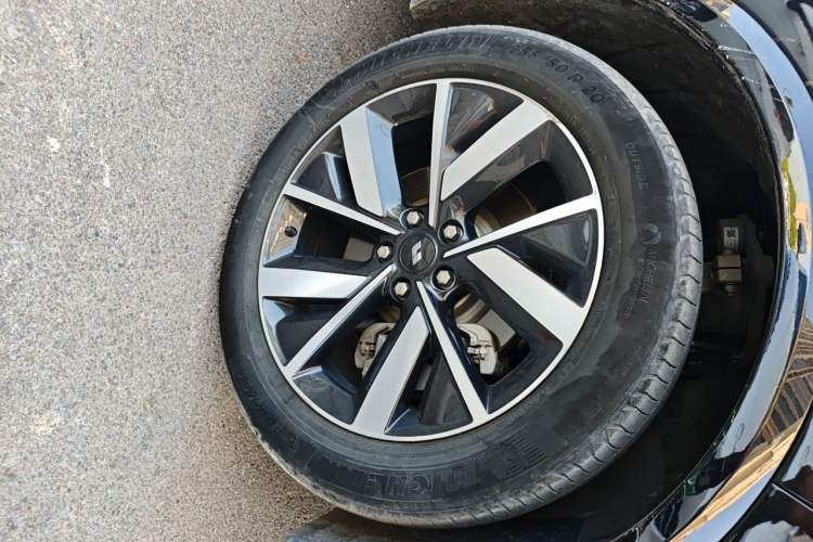 Used Li Auto L8 2023 Pro Model Right Front Wheel Hub