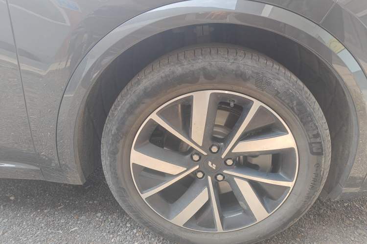 Used Li Auto L8 2023 Pro Model Right Front Wheel Hub
