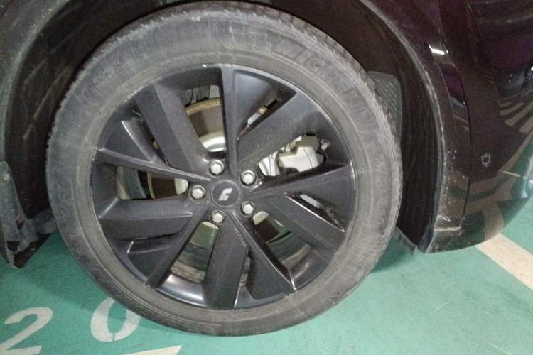 Used Li Auto L8 2023 Pro Model Right Front Wheel Hub