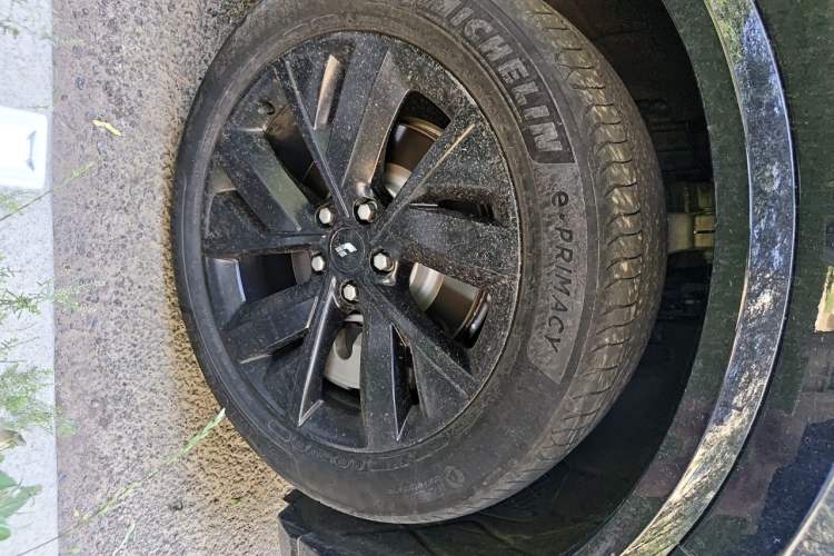 Used Li Auto L8 2023 Pro Model Right Front Wheel Hub
