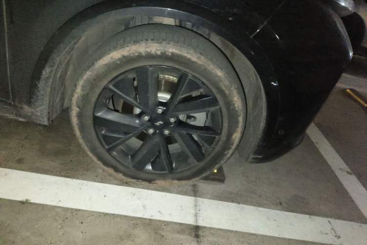 Used Li Auto L8 2023 Pro Model Right Front Wheel Hub
