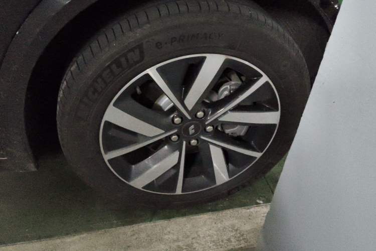 Used Li Auto L8 2023 Air model Right Front Wheel Hub
