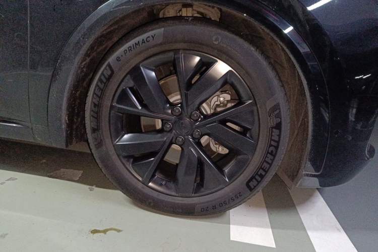 Used Li Auto L8 2023 Max model Right Front Wheel Hub