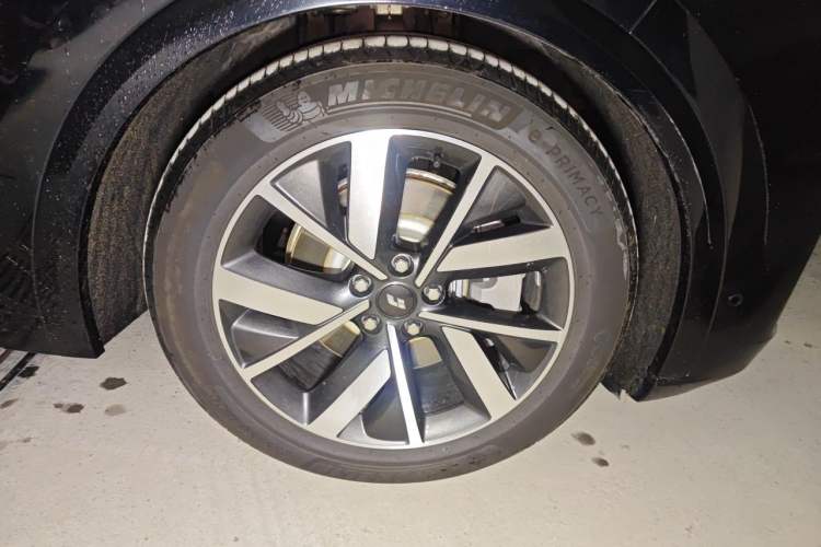 Used Li Auto L8 2023 Pro Model Right Front Wheel Hub