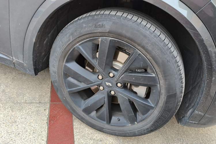 Used Li Auto L8 2023 Pro Model Right Front Wheel Hub