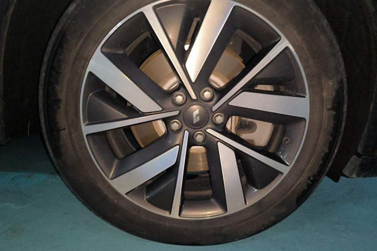 Used Li Auto L8 2023 Air model Right Front Wheel Hub