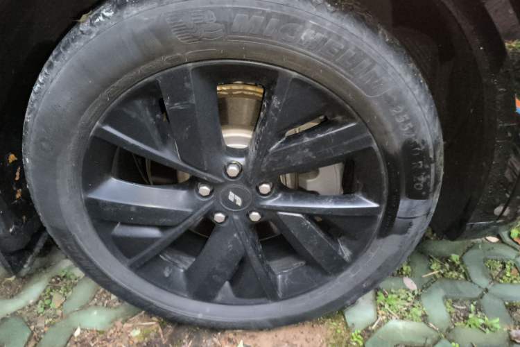 Used Li Auto L8 2023 Pro Model Right Front Wheel Hub