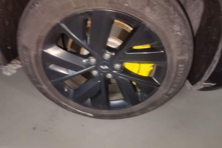 Used Li Auto L8 2023 Max model Right Front Wheel Hub