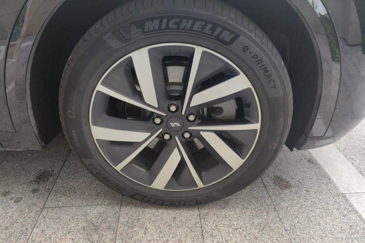 Used Li Auto L8 2023 Air model Right Front Wheel Hub