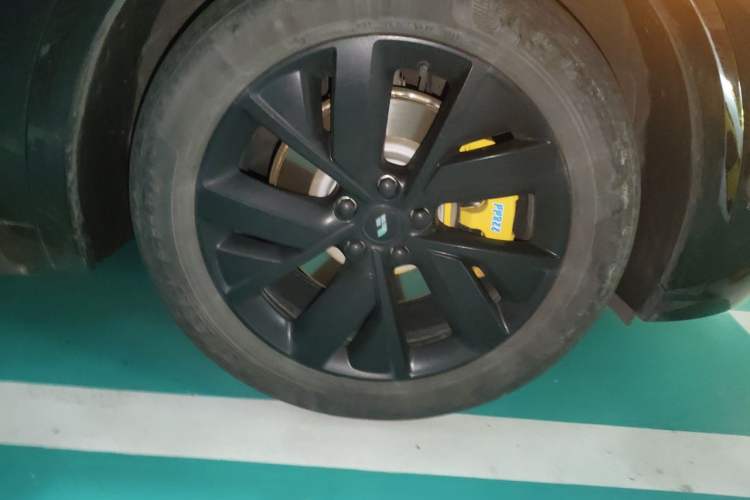 Used Li Auto L8 2023 Air model Right Front Wheel Hub