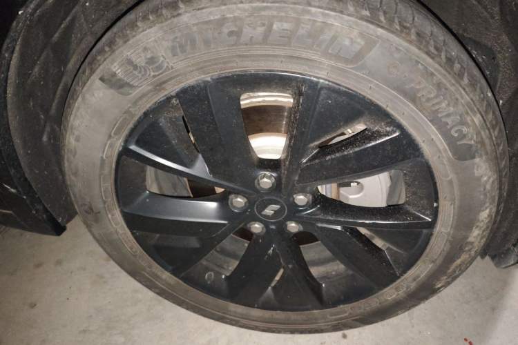 Used Li Auto L8 2023 Pro Model Right Front Wheel Hub