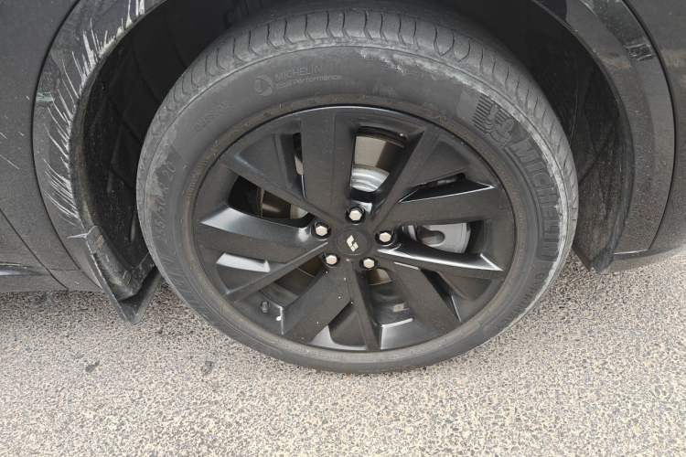 Used Li Auto L8 2023 Max model Right Front Wheel Hub
