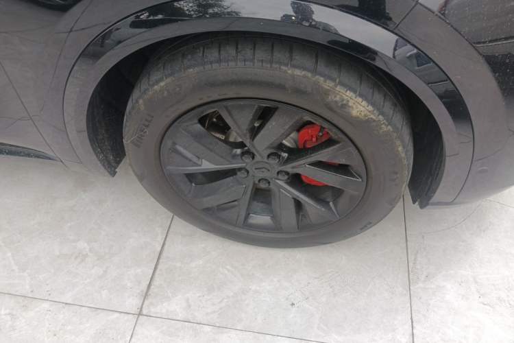 Used Li Auto L8 2023 Pro Model Right Front Wheel Hub