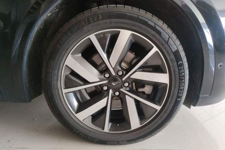 Used Li Auto L8 2023 Pro Model Right Front Wheel Hub