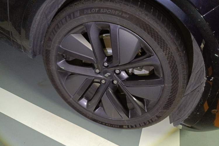 Used Li Auto L8 2023 Max model Right Front Wheel Hub