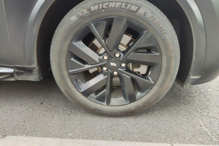 Used Li Auto L8 2023 Pro Model Right Front Wheel Hub