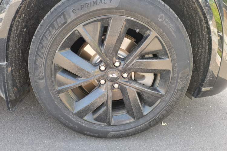 Used Li Auto L8 2023 Pro Model Right Front Wheel Hub
