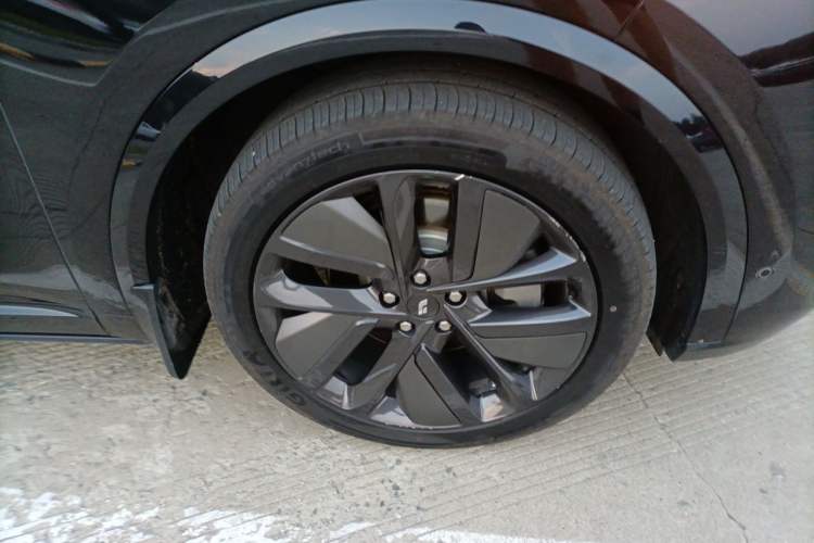 Used Li Auto L8 2023 Pro Model Right Front Wheel Hub