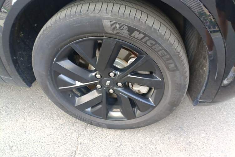 Used Li Auto L8 2023 Pro Model Right Front Wheel Hub