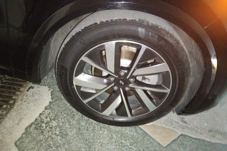 Used Li Auto L8 2023 Pro Model Right Front Wheel Hub