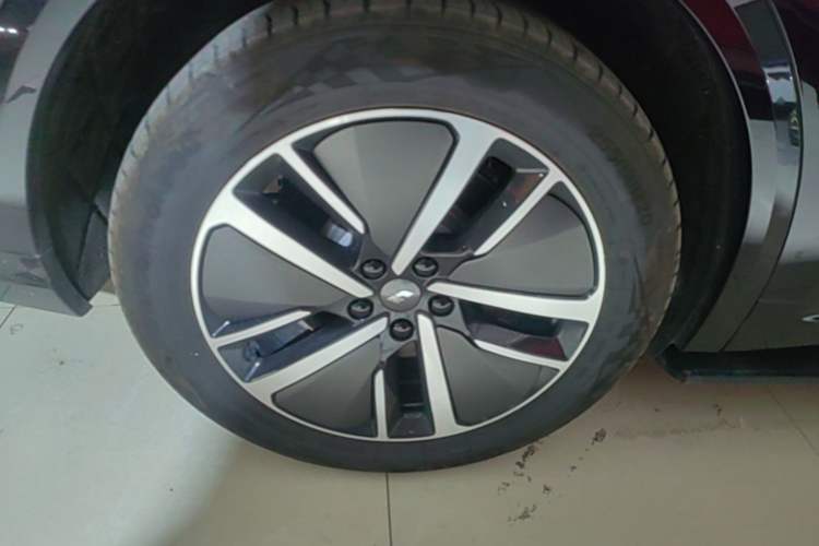Used Li Auto L8 2023 Max model Right Rear Wheel Hub