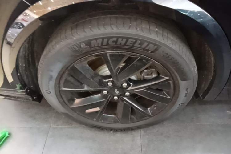 Used Li Auto L8 2023 Pro Model Right Rear Wheel Hub