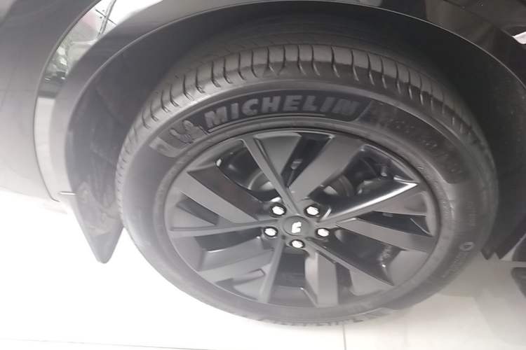 Used Li Auto L8 2023 Pro Model Right Rear Wheel Hub